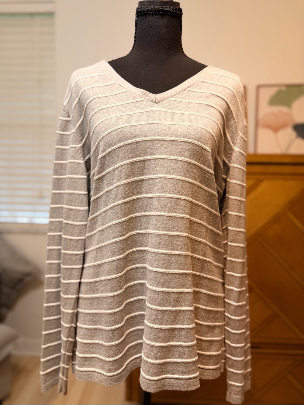 Tommy Hilfiger Women’s L Gray Ivory Striped V-Neck Cotton Sweater Pullover